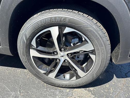 Mosaic Black Metallic 2026 Chevrolet Trax FWD 1RS