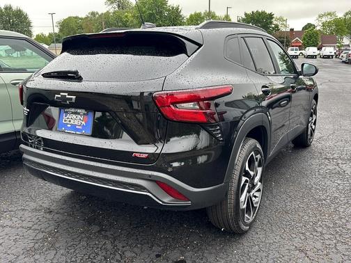 Mosaic Black Metallic 2026 Chevrolet Trax FWD 2RS