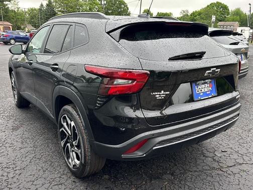 Mosaic Black Metallic 2026 Chevrolet Trax FWD 2RS
