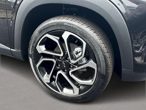 Mosaic Black Metallic 2026 Chevrolet Trax FWD 2RS