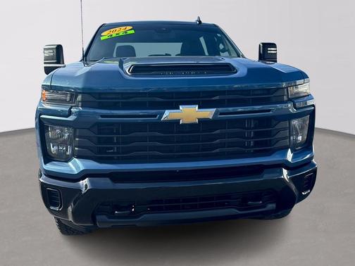 Lakeshore Blue Metallic 2024 Chevrolet Silverado 2500 Custom