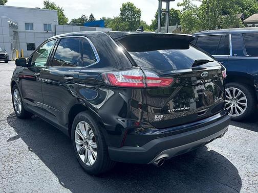 AGATE BLACK METALLIC 2024 Ford Edge Titanium