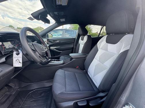Sterling Gray Metallic 2026 Chevrolet Trax FWD 1RS