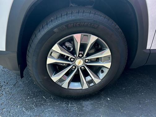 Summit White 2026 Chevrolet Equinox 1LT
