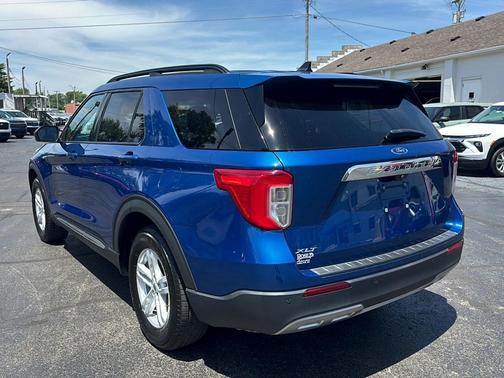 ATLAS BLUE METALLIC 2022 Ford Explorer XLT