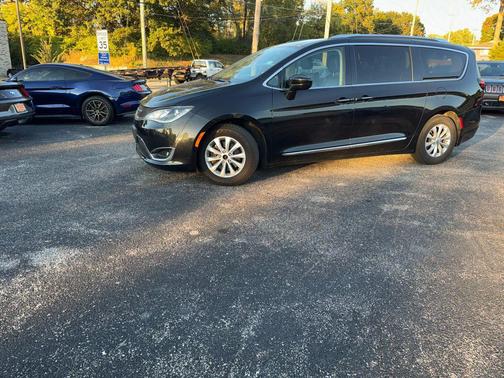 Black 2018 Chrysler Pacifica Touring-L