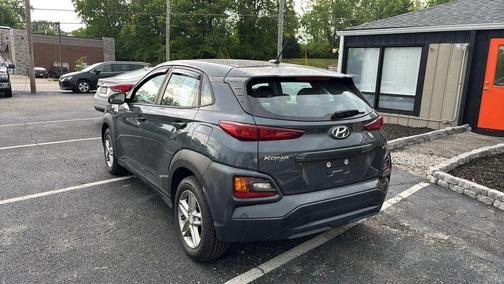 Gray 2019 Hyundai KONA SE