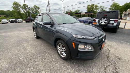 Gray 2019 Hyundai KONA SE