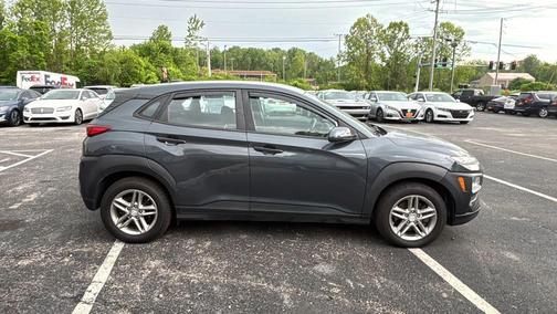 Gray 2019 Hyundai KONA SE