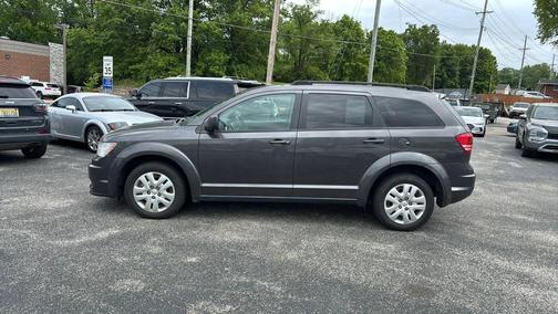 Gray 2018 Dodge Journey SE