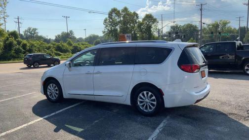 White 2019 Chrysler Pacifica Touring L