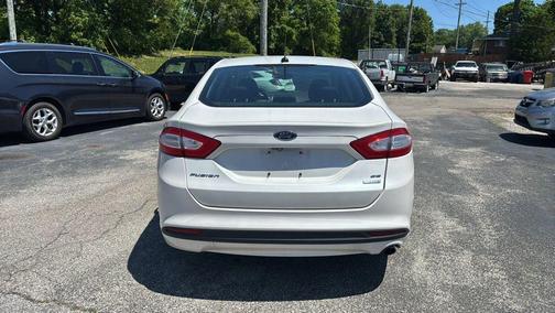 White 2014 Ford Fusion SE