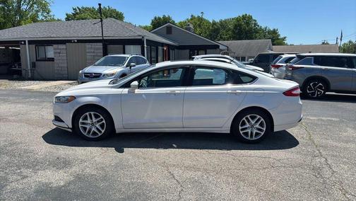 White 2014 Ford Fusion SE