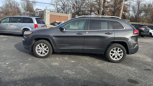 2017 Jeep Cherokee Sport