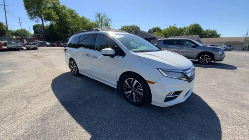 White 2018 Honda Odyssey Elite