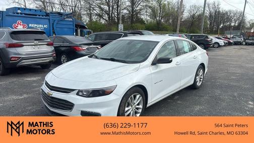 White 2017 Chevrolet Malibu 1LT