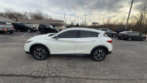 2019 INFINITI QX30 LUXE