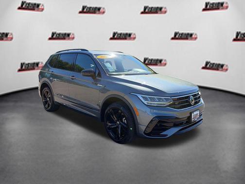Platinum Gray Metallic 2023 Volkswagen Tiguan 2.0T SE R-Line Black 4MOTION