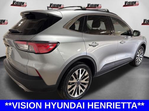 Iconic Silver Metallic 2022 Ford Escape Titanium