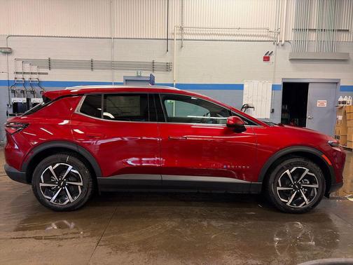Radiant Red Tintcoat 2026 Chevrolet Equinox EV LT