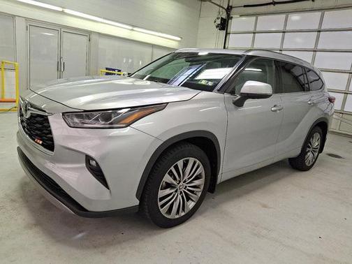 2022 Toyota Highlander Platinum