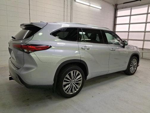 2022 Toyota Highlander Platinum