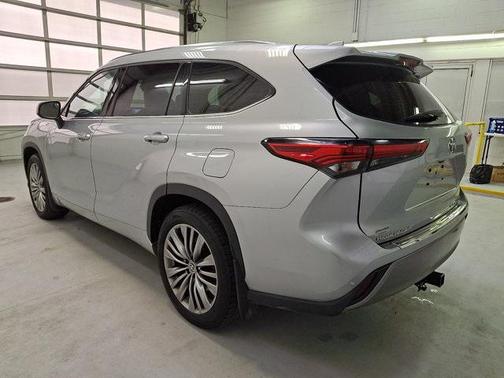 2022 Toyota Highlander Platinum