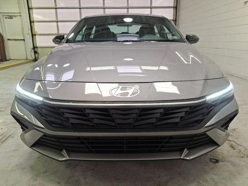 2025 Hyundai ELANTRA HEV SEL Sport