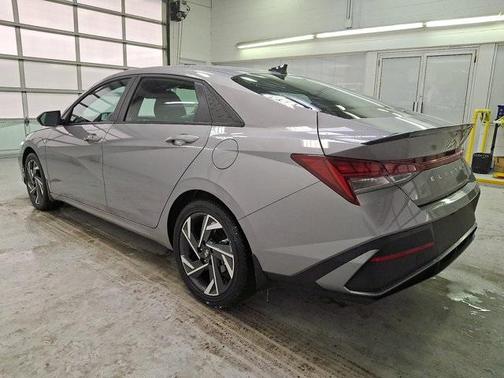 2025 Hyundai ELANTRA HEV SEL Sport