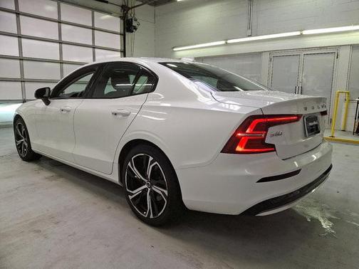 2024 Volvo S60 B5 Core Dark Theme