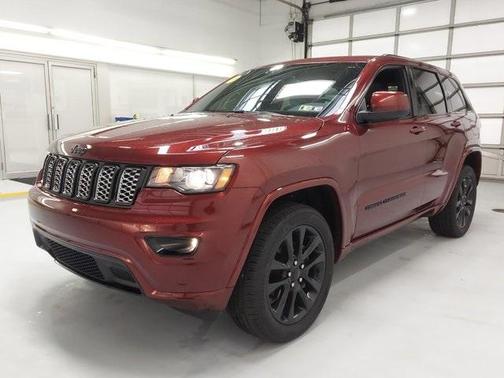 Photo 3 of 31 of 2019 Jeep Grand Cherokee Altitude