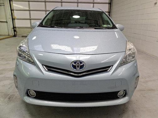 2014 Toyota Prius v Five