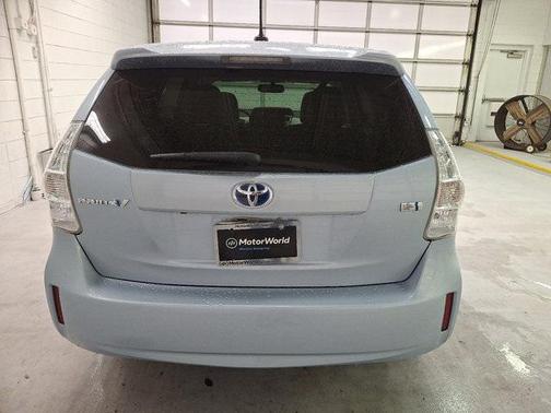 2014 Toyota Prius v Five