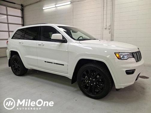 2022 Jeep Grand Cherokee Laredo