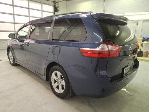 2019 Toyota Sienna LE