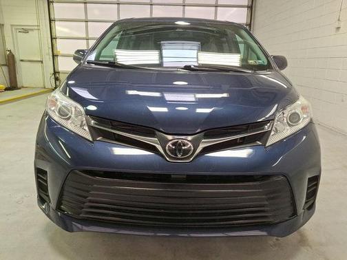 2019 Toyota Sienna LE