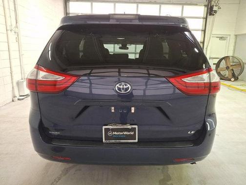 2019 Toyota Sienna LE