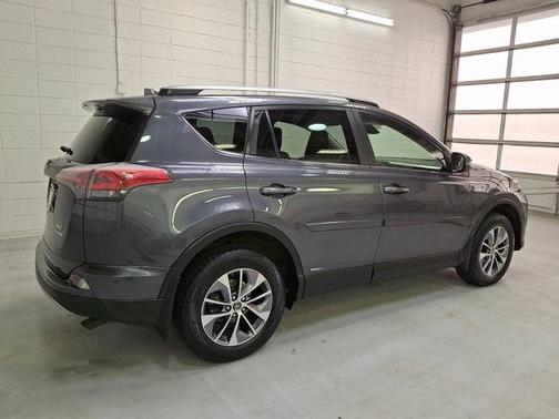 2017 Toyota RAV4 Hybrid XLE