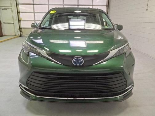 2024 Toyota Sienna XLE 7 Passenger