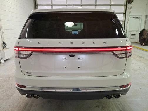 2022 Lincoln Aviator Standard AWD