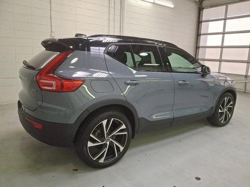 2021 Volvo XC40 T5 R-Design