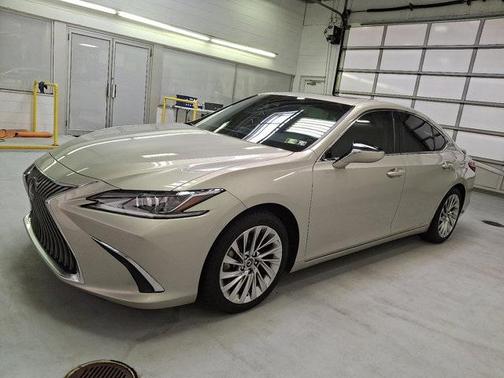 2019 Lexus ES 300h Luxury