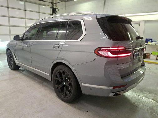 Skyscraper Gray Metallic 2024 BMW X7 xDrive40i