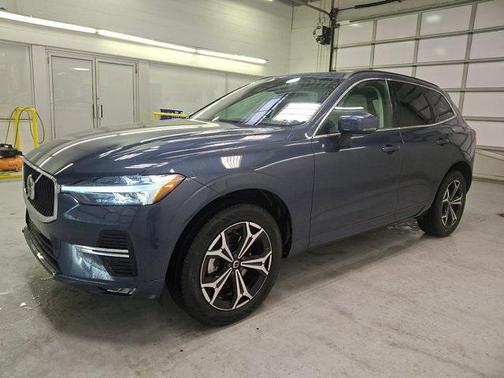 2022 Volvo XC60 B5 Momentum