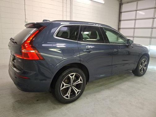 2022 Volvo XC60 B5 Momentum