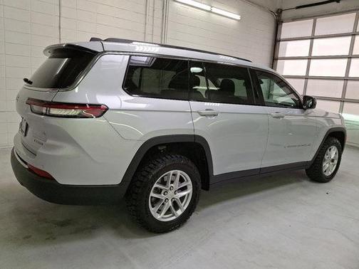 2022 Jeep Grand Cherokee L Laredo
