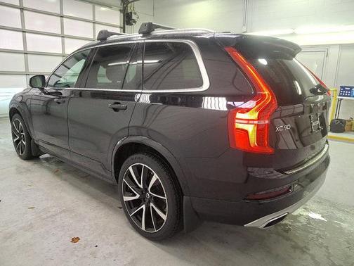 2021 Volvo XC90 T6 Momentum