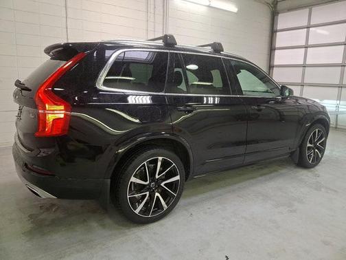 2021 Volvo XC90 T6 Momentum