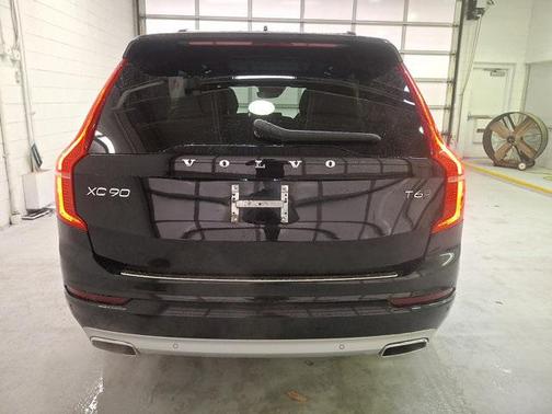 2021 Volvo XC90 T6 Momentum