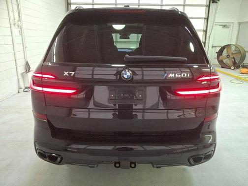 2024 BMW X7 M60i